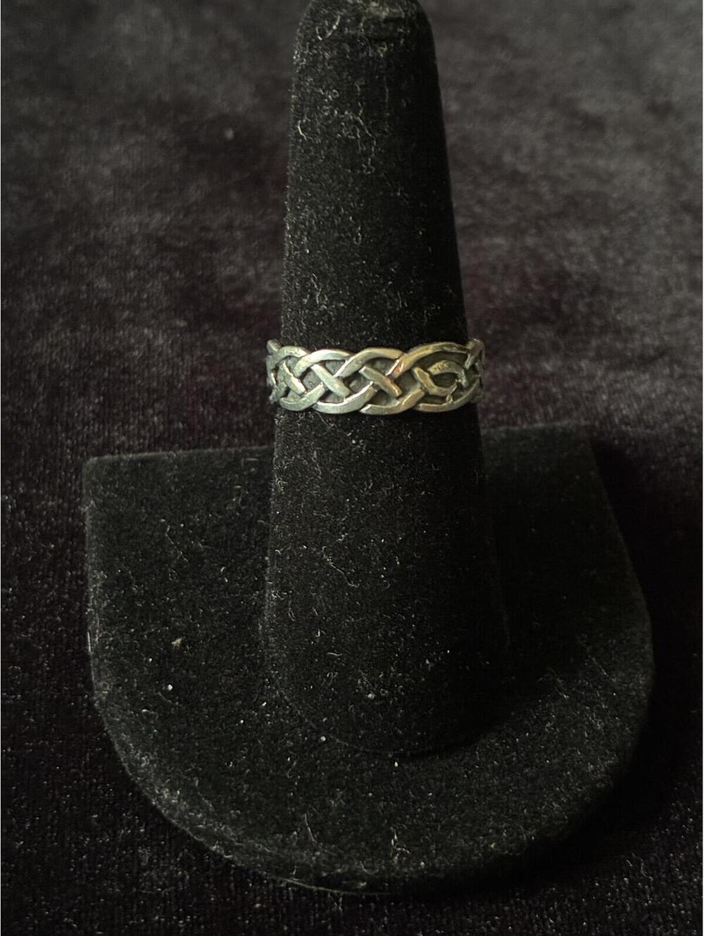 Endless Celtic knot band ring .925 sterling silver Size 7.5